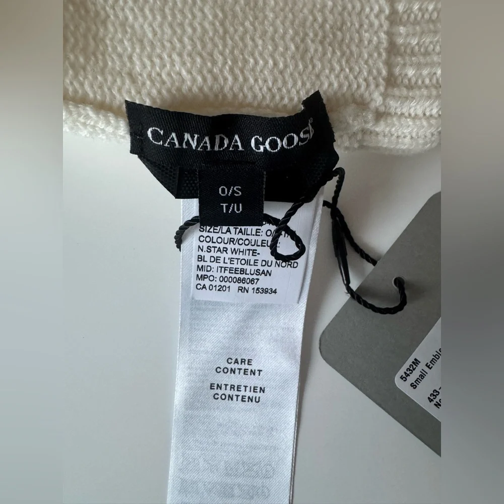 NWT Canada Goose Small Emblem Toque - Picture 5 of 6